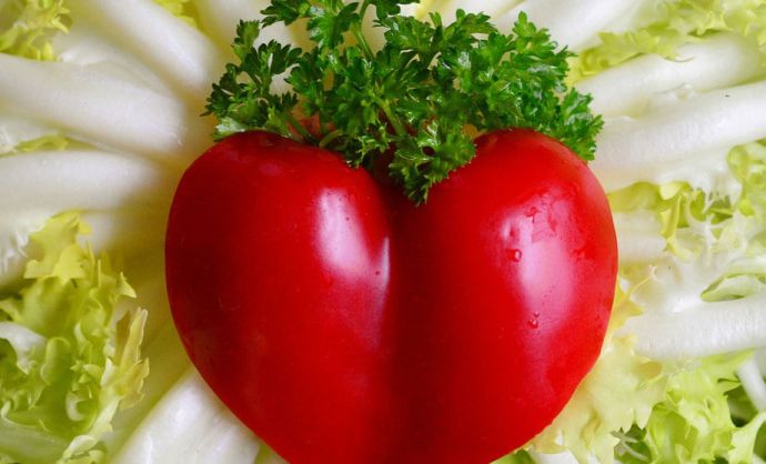 Friseesalat mit Tomatenherz