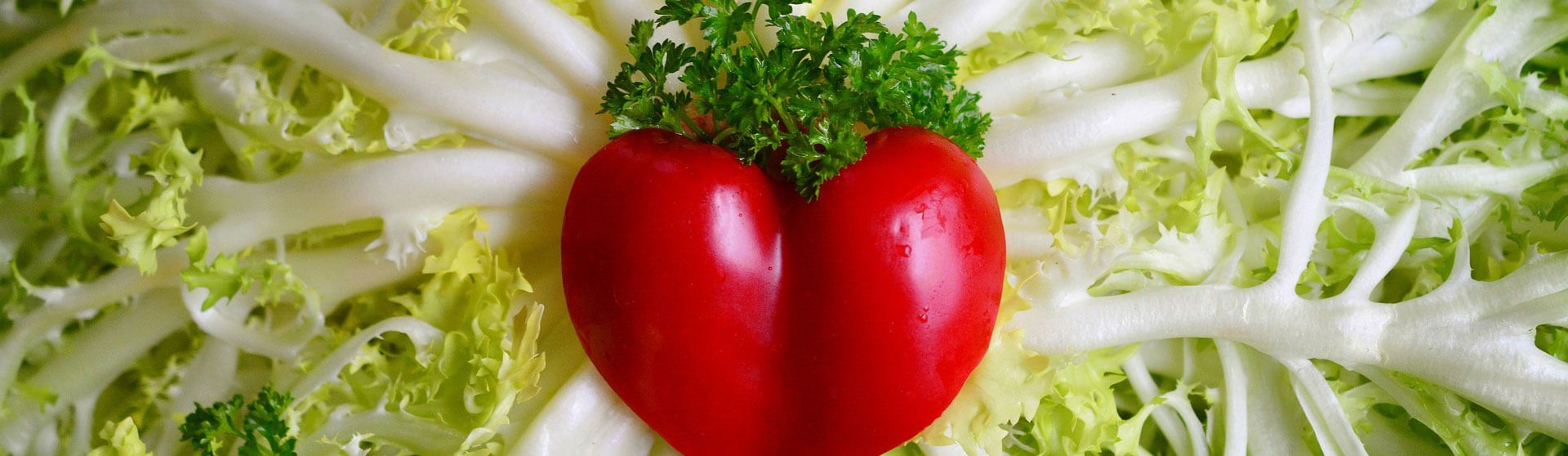 Friseesalat mit Tomatenherz